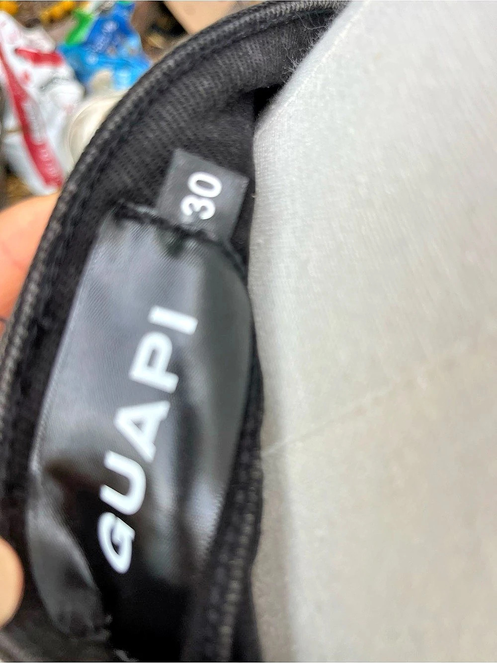 GUAPI Waxed-Effect Jeans - Picture 9 of 9